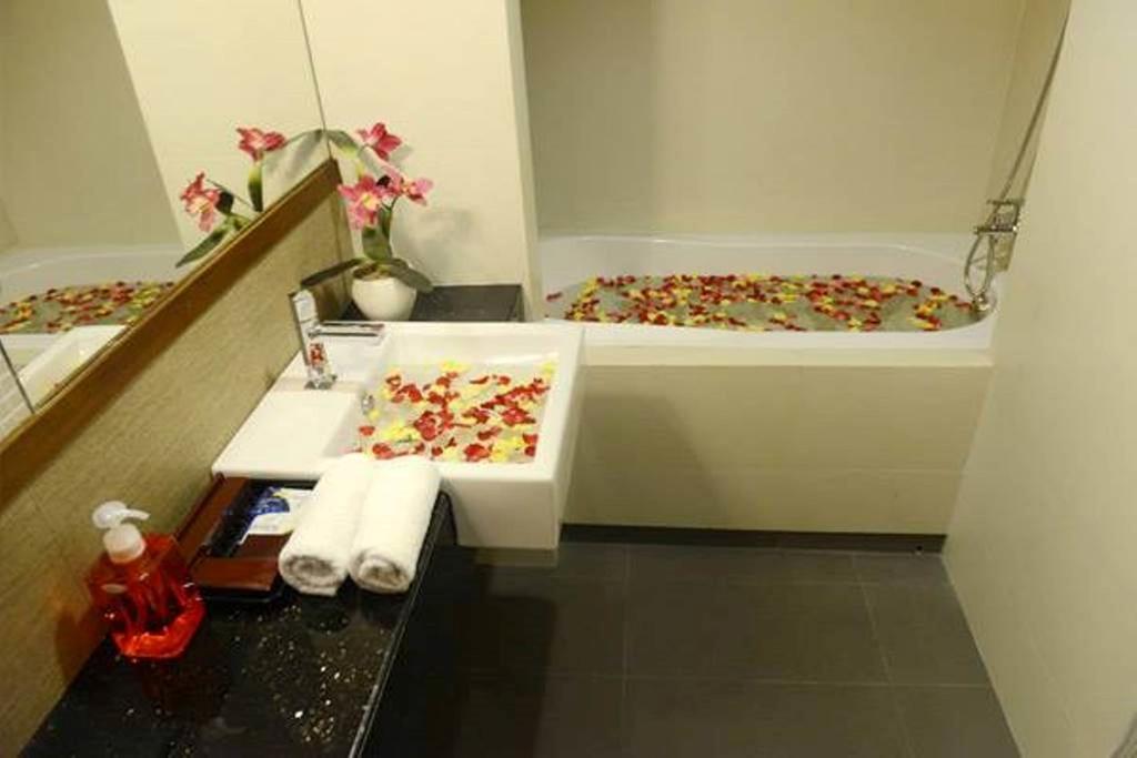 Green Paradise Hotel يانغون المظهر الخارجي الصورة